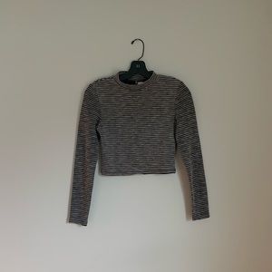 Divided cropped long sleeve top